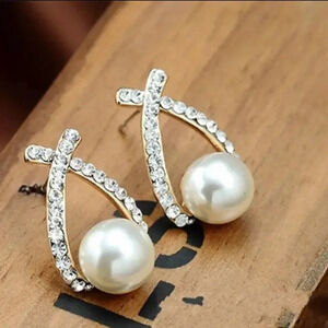 NWT Fashion Pear Rhinestone Earrings